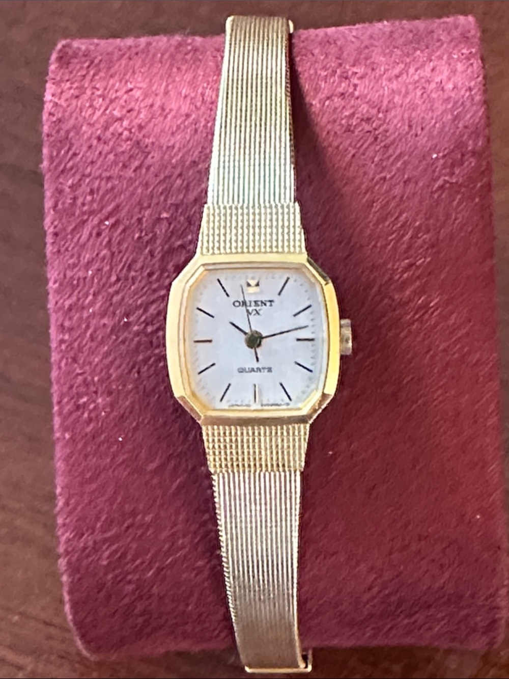 Authentic Orient gold tone petite ladies quartz watch in VGUC
